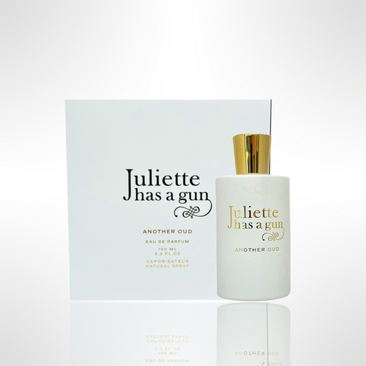 Another Oud by Juliette has a gun